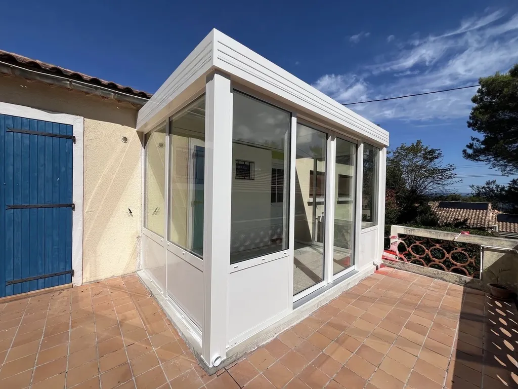 Mise en place d'une véranda Akraplast sur Martigues