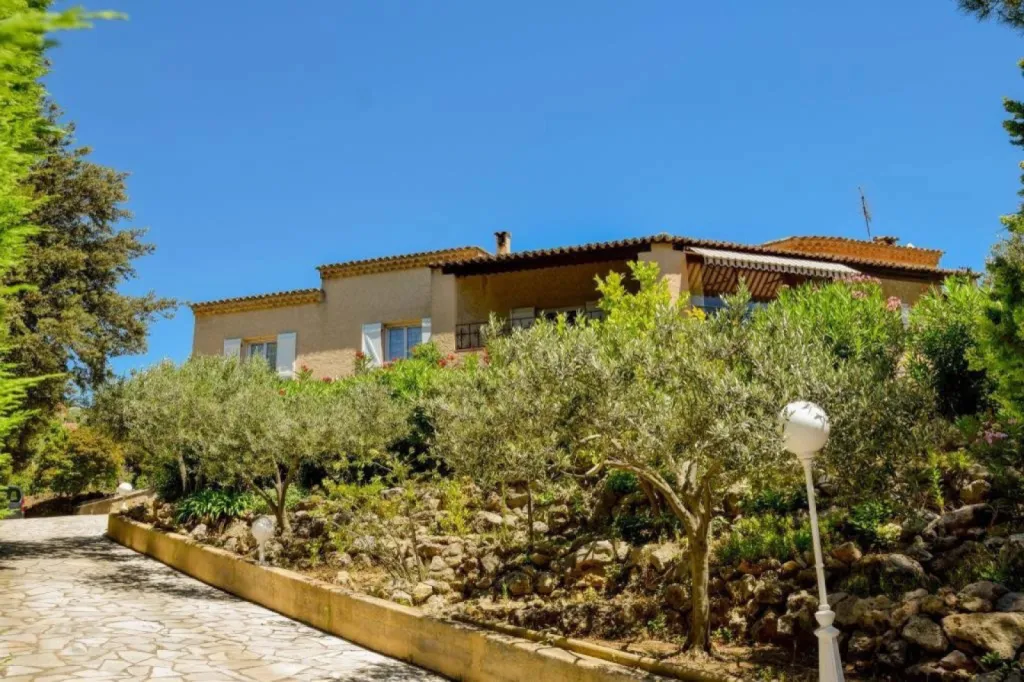 Maison 8 pièce(s) 5 chambre(s) 220 m² Saint Aygulf (83370)