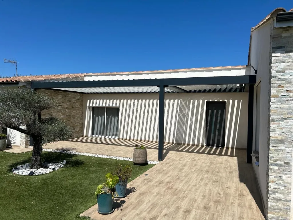 Mise en place d'une pergola bioclimatique open sur Fontvielle