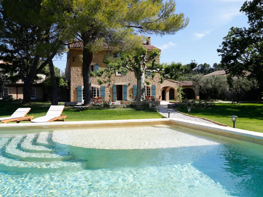 Mas en pierre du XIXème siècle à vendre avec vue dégagée sur les vignes, proche Beaumes de Venise   