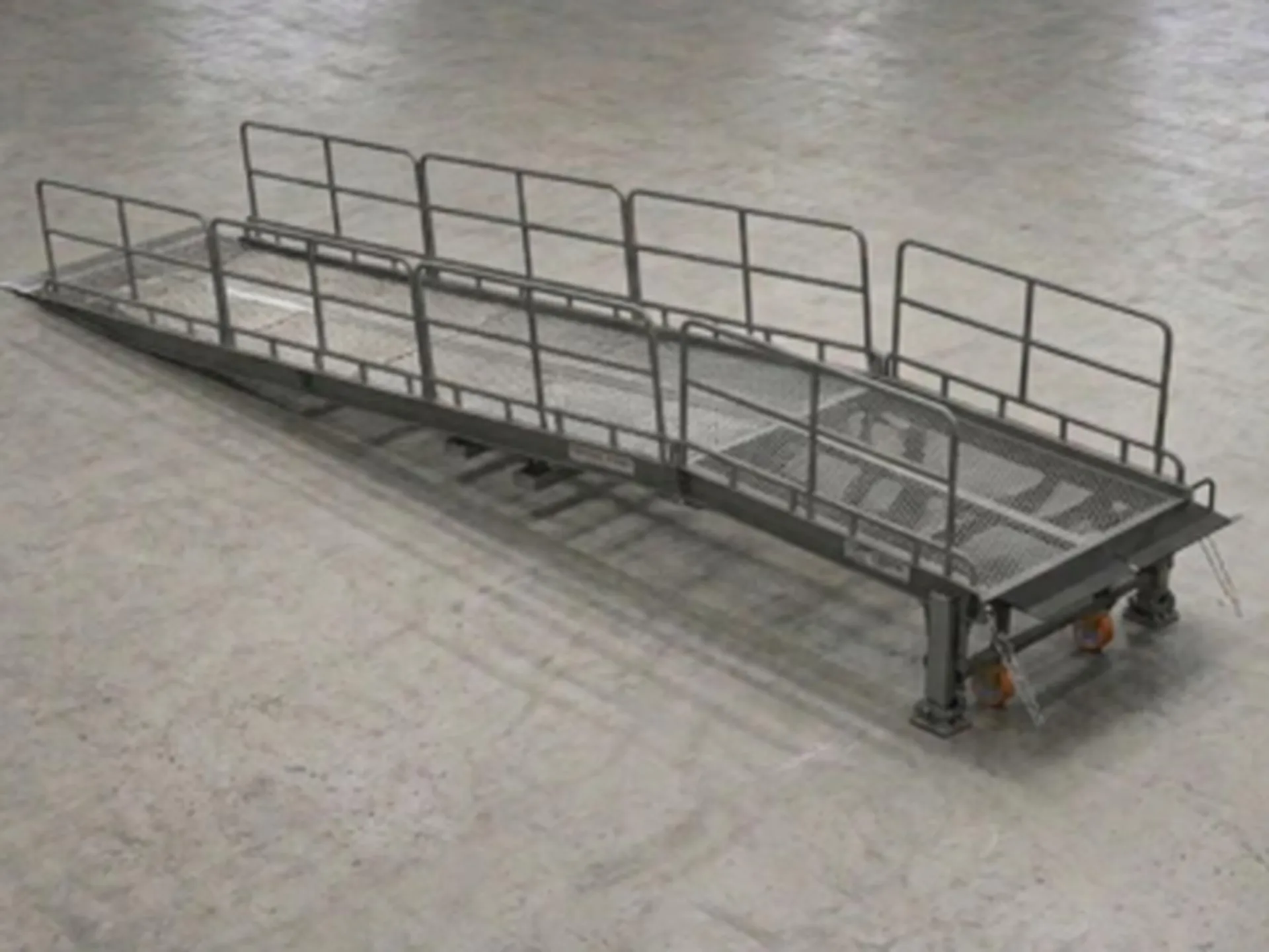 rampe de chargement 10 tonnes mixte installation FIP 