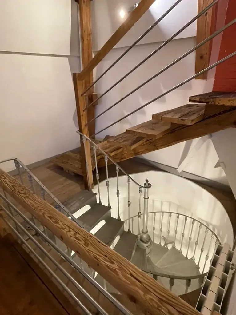 T3 duplex de caractère avec poutres apparentes aux portes de Lyon