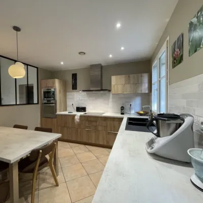  Création complète d'une cuisine ouverte avec verrière à Pessac