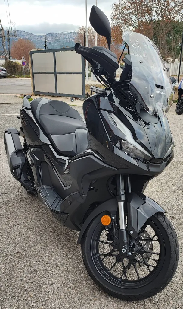 HONDA ADV 350 DU 06/2025 AVEC 1200KM.