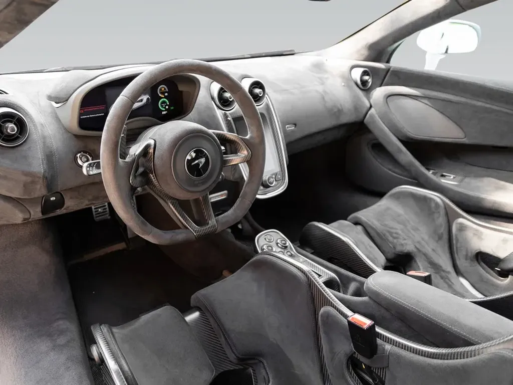 McLaren 600LT intérieur Alcantara carbone supercar à vendre Bordeaux