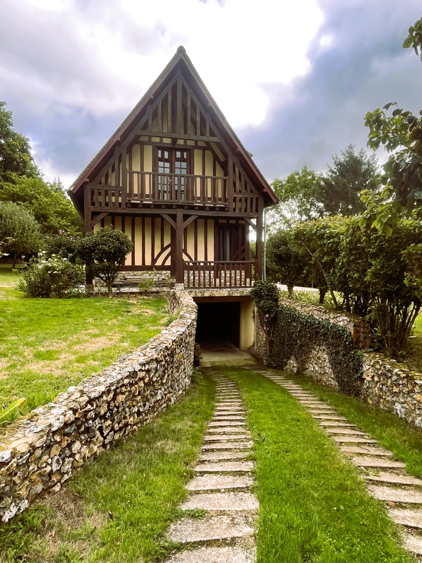 PROPRIÉTÉ NORMANDE – VUE EXCEPTIONNELLE – 4 HECTARES – CALME ABSOLU
