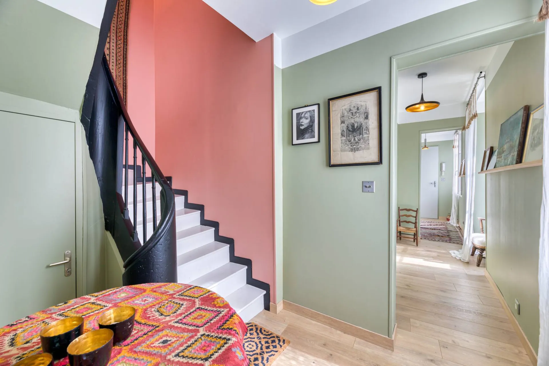 Beau Duplex atypique au 3e étage de 87.35m² Carrez sur cour rénové au cœur de Dieppe, Normandie.