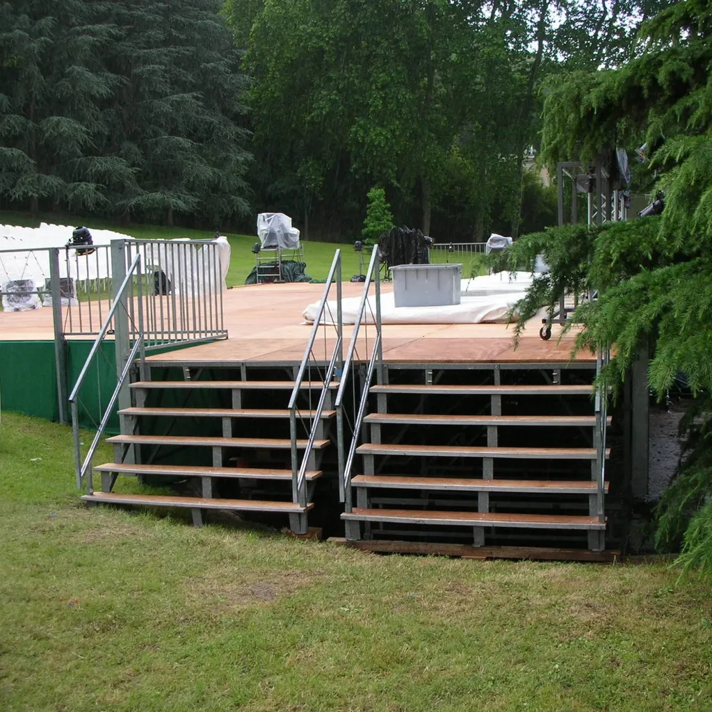 Location escaliers scène, estrade, podium événement Lyon