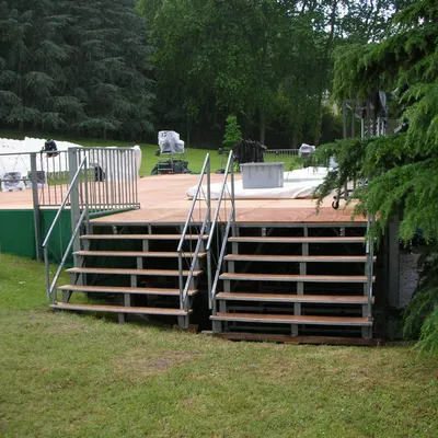 Location escaliers scène, estrade, podium événement Lyon