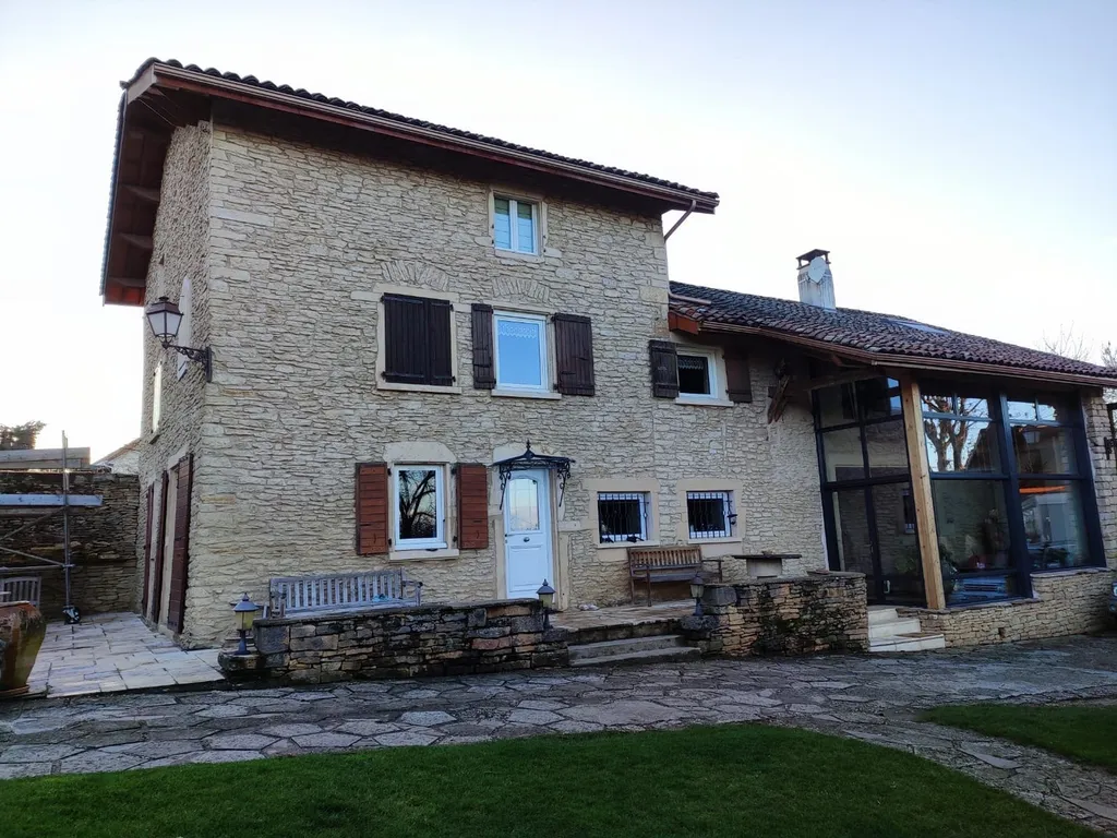 pose d’une marquise en verre feuilleté à Savigneux 
