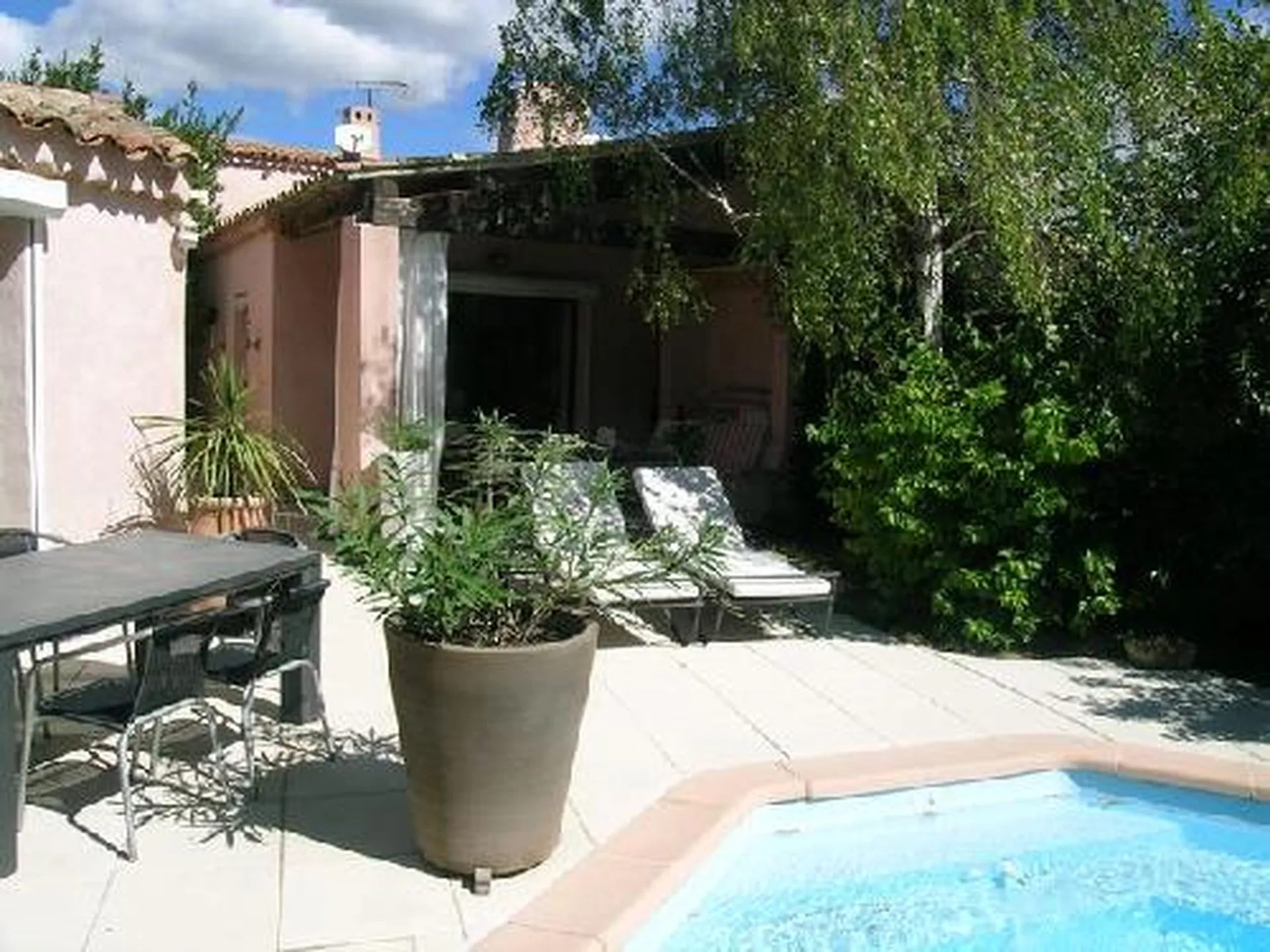 Vente maison Roquefort La Bédoule dans quartier recherché avec studio et maison d'invités