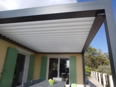 Pergola bioclimatique en aluminium à Nice