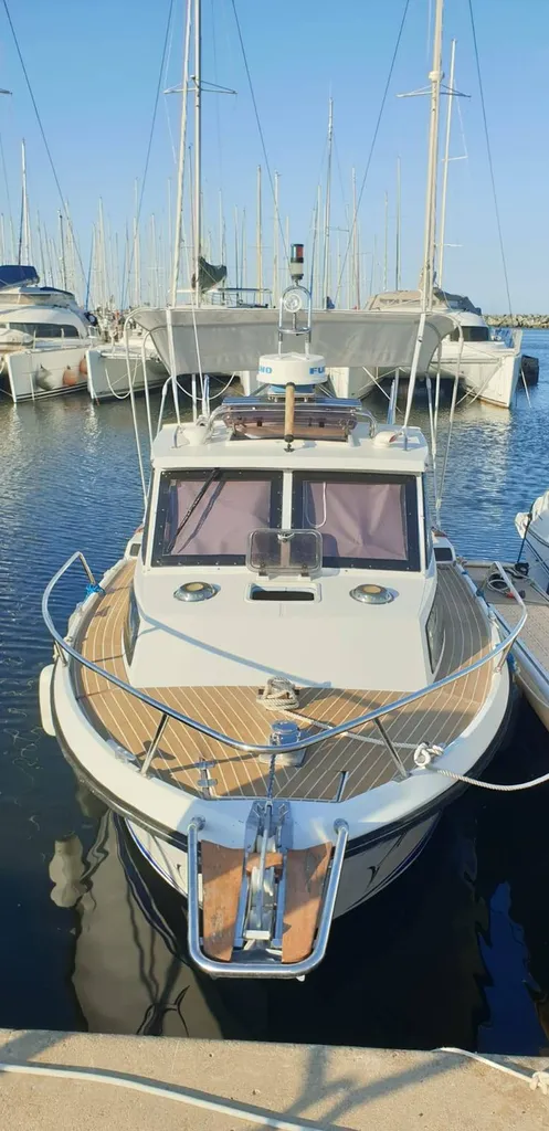 Bateau à moteur habitable à vendre d'occasion dans le Var