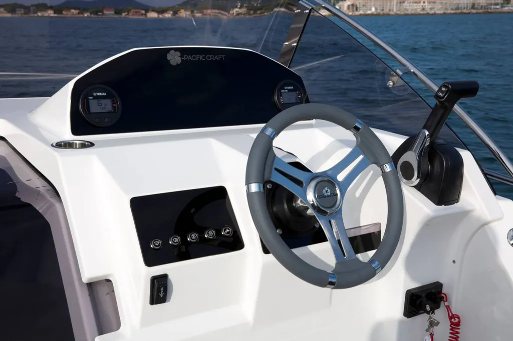 Acheter son Pacific Craft chez Meca Nautique pour naviguer à la Baule