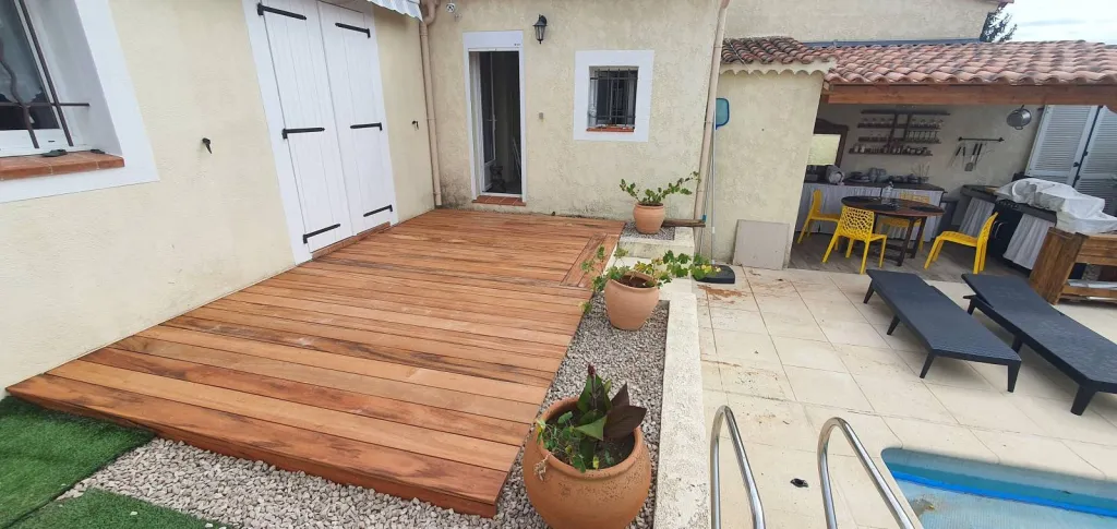 Terrasse bois exotique SAINT MAXIMIN LA SAINTE BAUME VAR 83