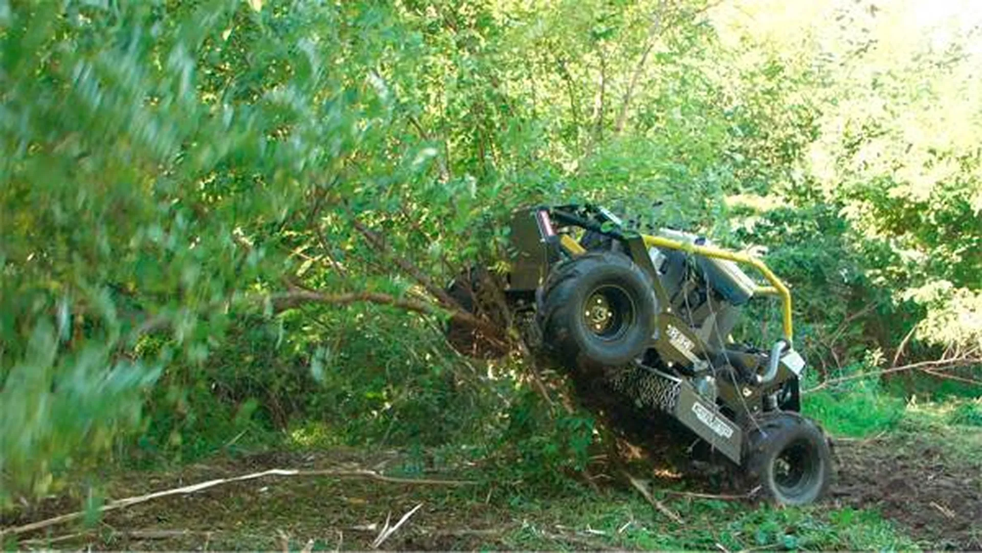 acheter tondeuse débroussailleuse radiocommandé var