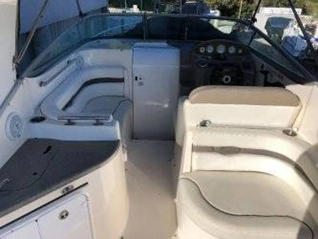 Meilleur courtier en bateaux d'occasion pour vendre une vedette Rinker 260 habitable à bandol 83150