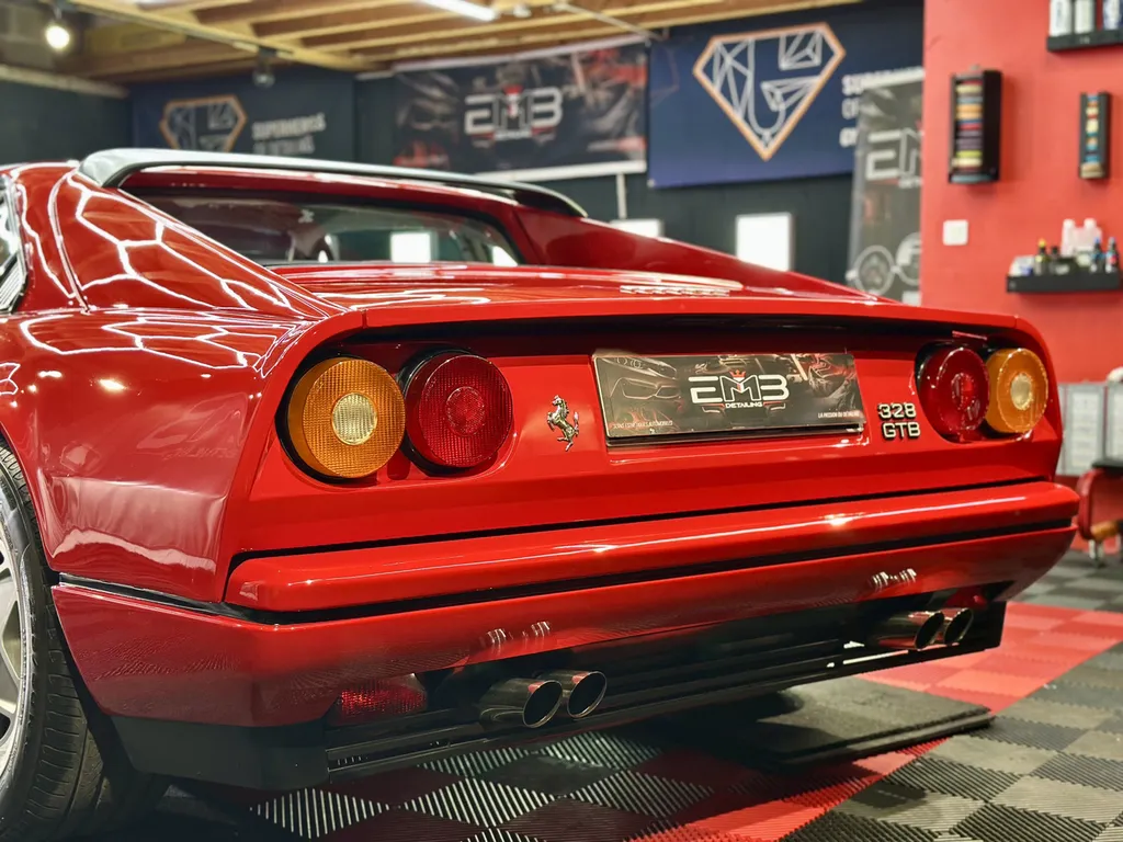 Traitement céramique automobile à Lyon proche Brignais EMB DETAILING spécialiste Ferrari 328 