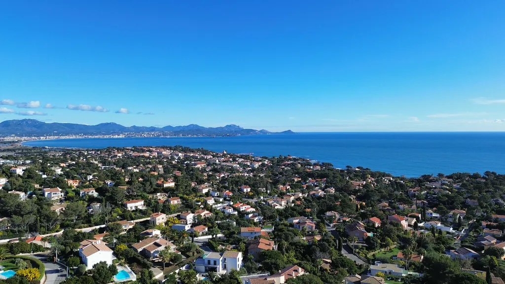 Vivre aux Issambres : Le Joyau Préservé de la Côte d’Azur