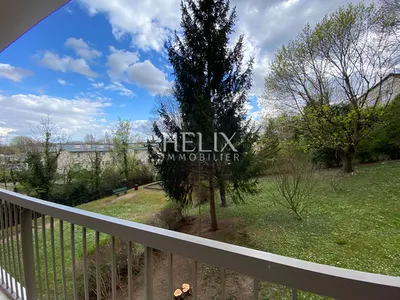 Le Pecq rive gauche - appartement 3 pièces lumineux dans une résidence familiale récemment ravalée 