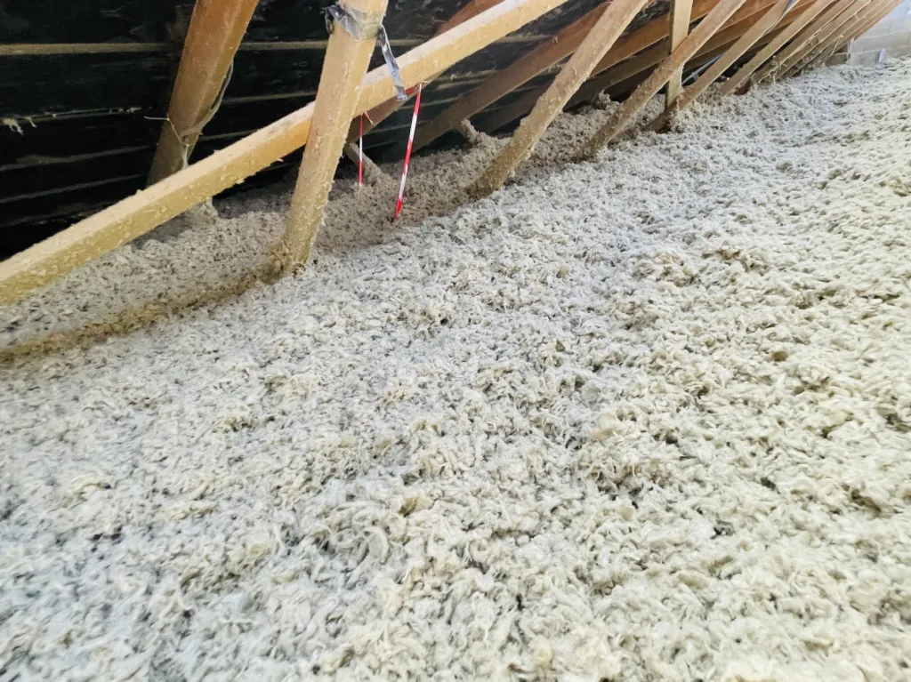 pose de l'isolation des combles sur bouc bel air