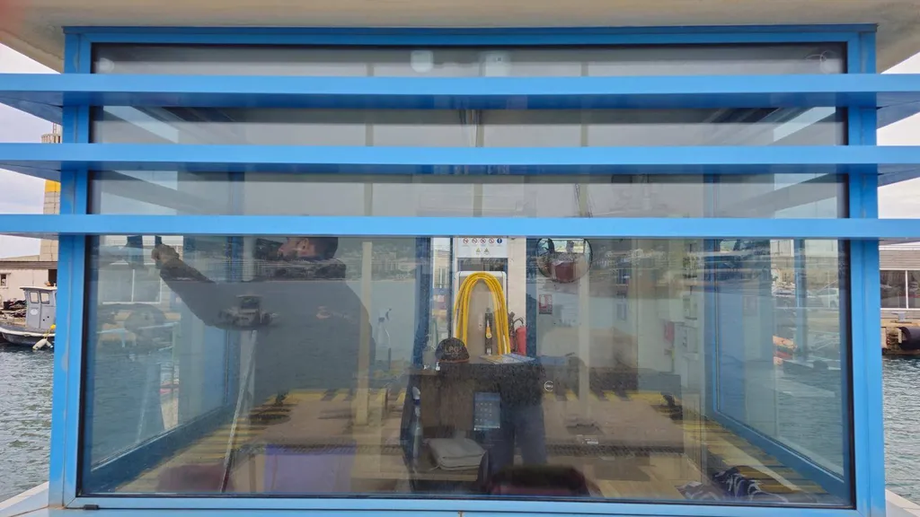 Pose film solaire sur vitres bâtiments Cannes 06