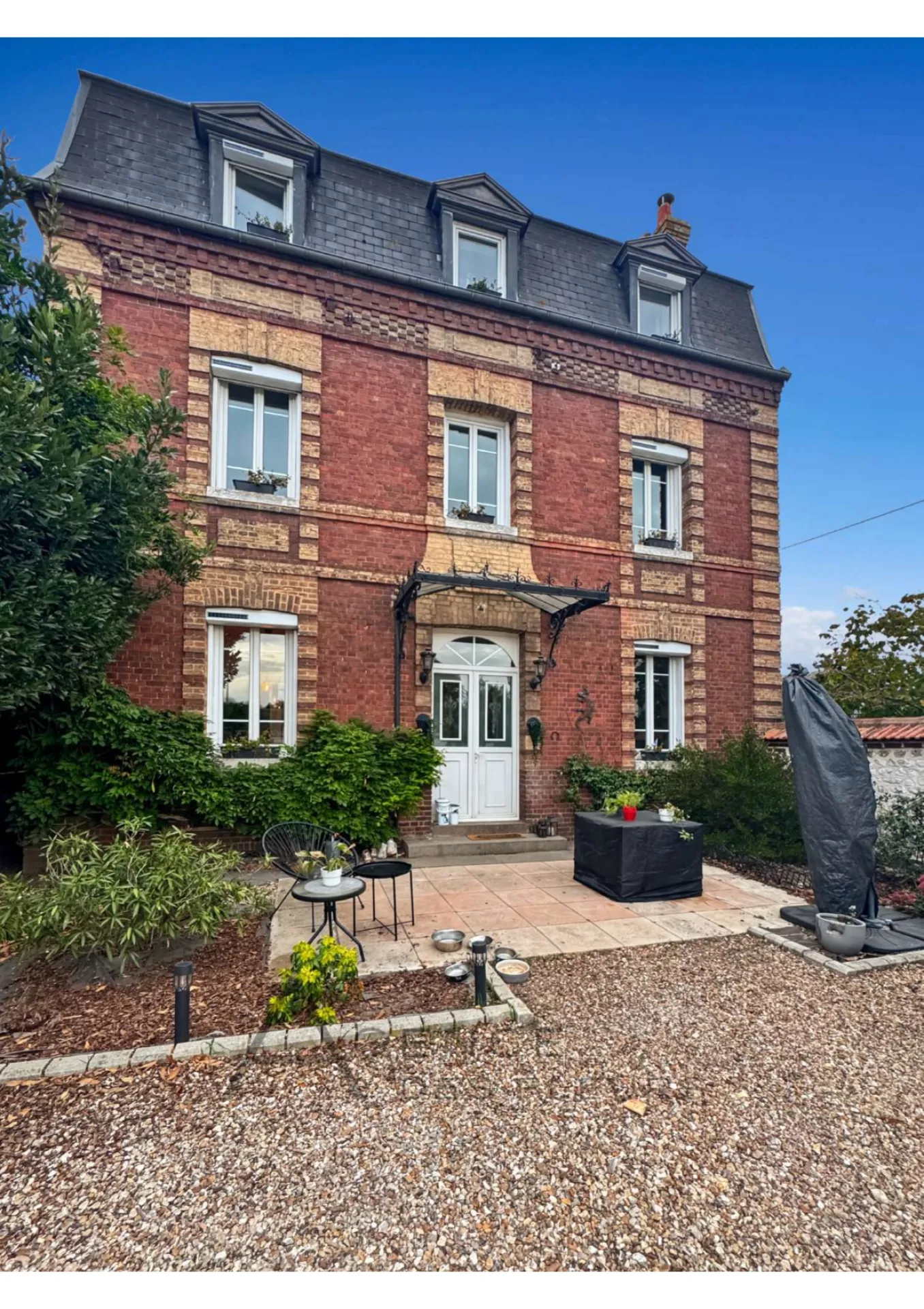 A vendre, maison bourgeoise de 155 m² sur un terrain d'environ 410 m² située à Oissel