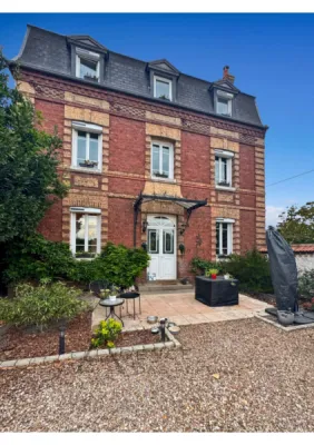 A vendre, maison bourgeoise de 155 m² sur un terrain d'environ 410 m² située à Oissel