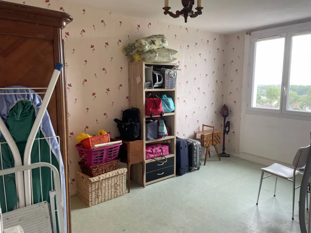 une chambre remplis qui doit être déménager et vider à proximité d'Yvetot