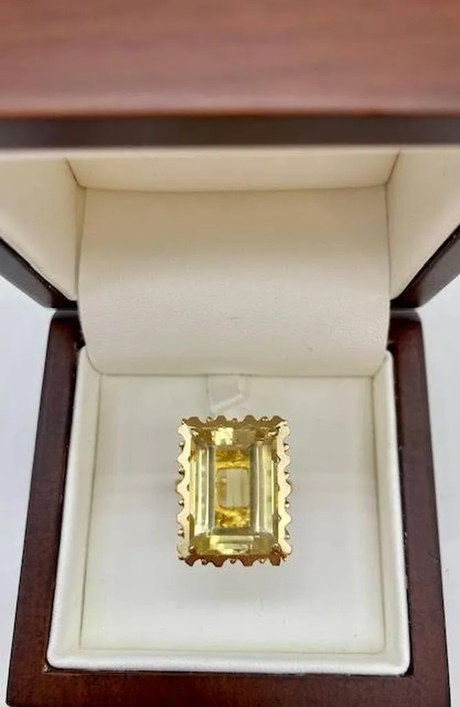 Un trésor venu des années 1950 : Notre bague en or et citrine envoûtante chez Or Ligne à La Teste de Buch en Gironde