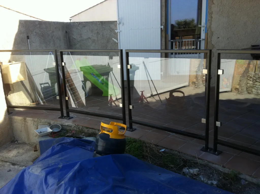 CLOTURE POUR SECURITE  PISCINE ACIER INOX ALUMINIUM ET MAKROLON AIX EN PROVENCE 13