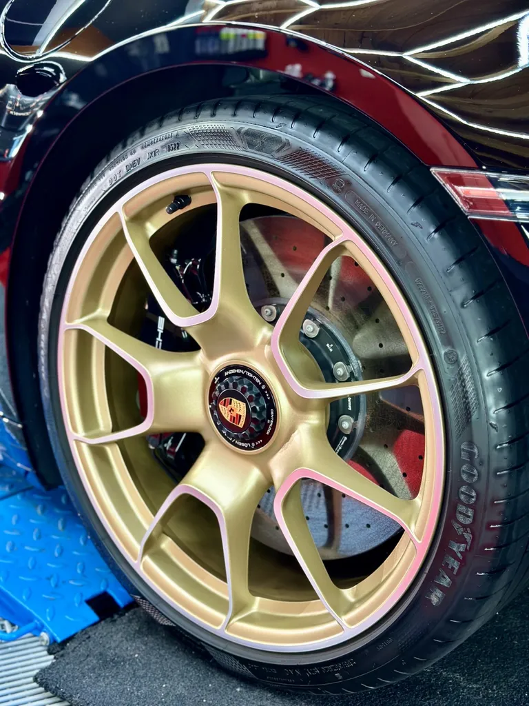 protection PPF automobile Lyon traitement céramique carosserie Porsche 992 Turbo S cabriolet 