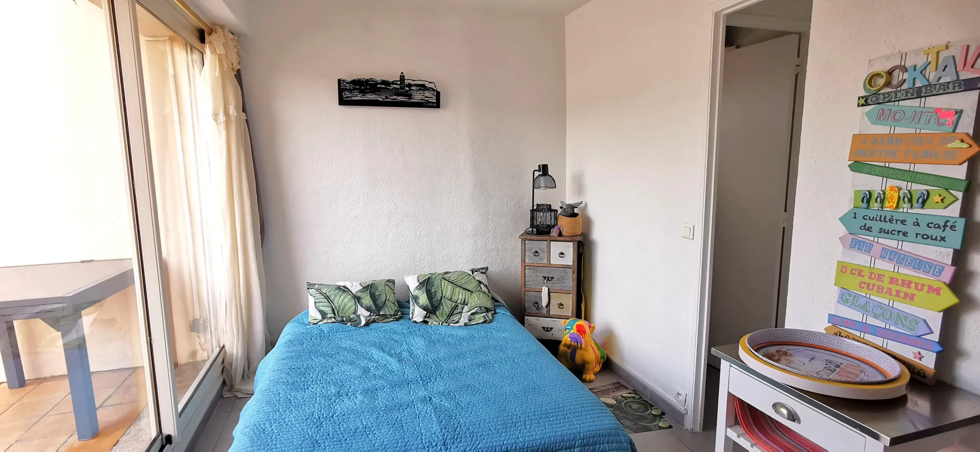 Cassis vente studio dernier étage