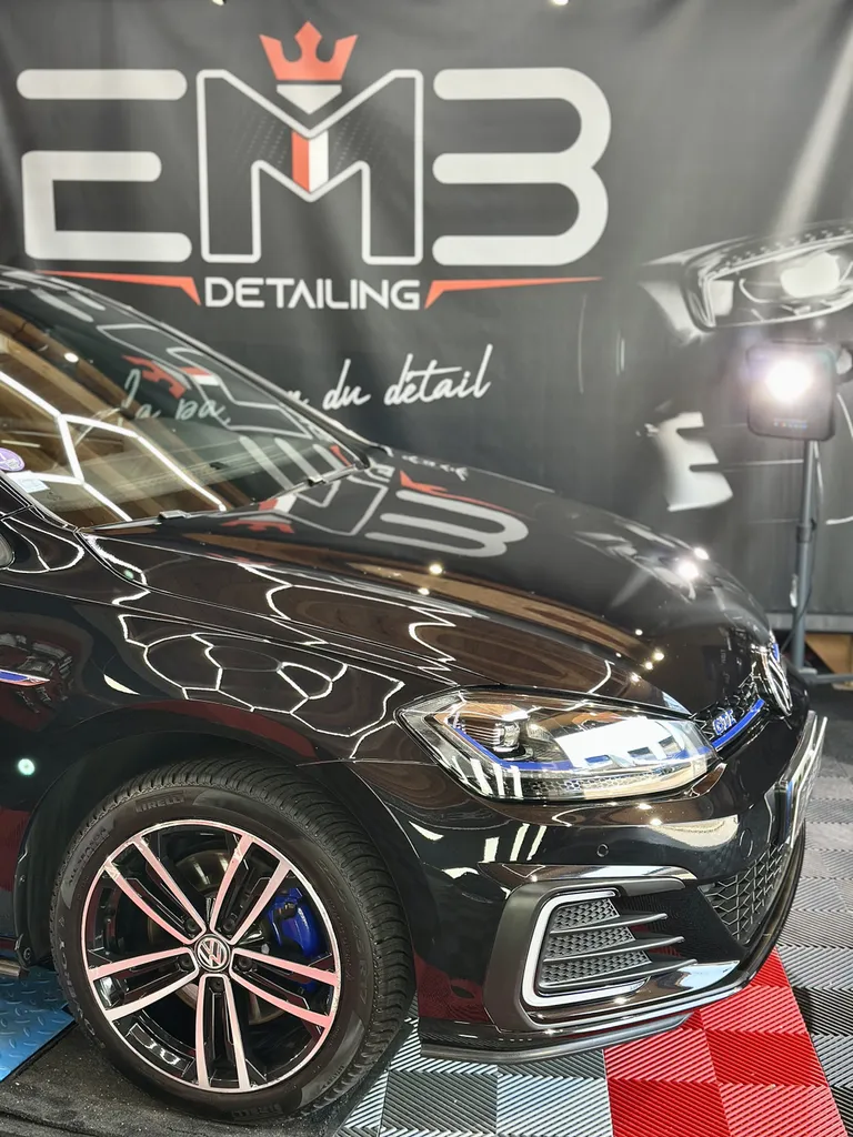 Restauration Volkswagen Golf GTE polissage Traitement céramique sur Lyon 