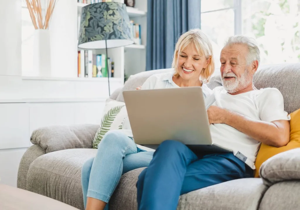 douche senior prévenir les arnaques