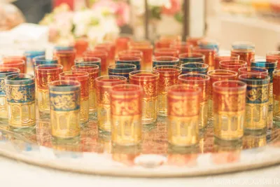 Organisez votre brunch de mariage sur le thème oriental et chic sous une tente nomade en Bourgogne