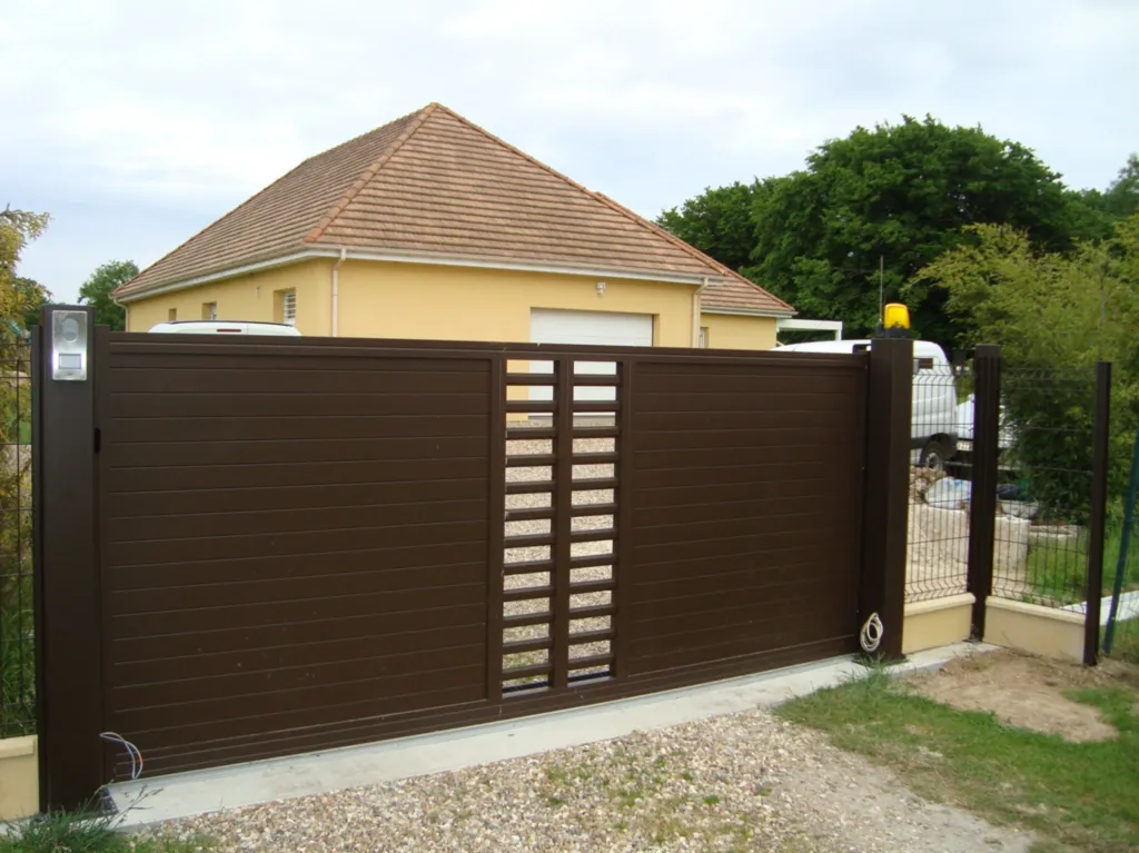 Poseur de portail Aluminium dans le Calvados