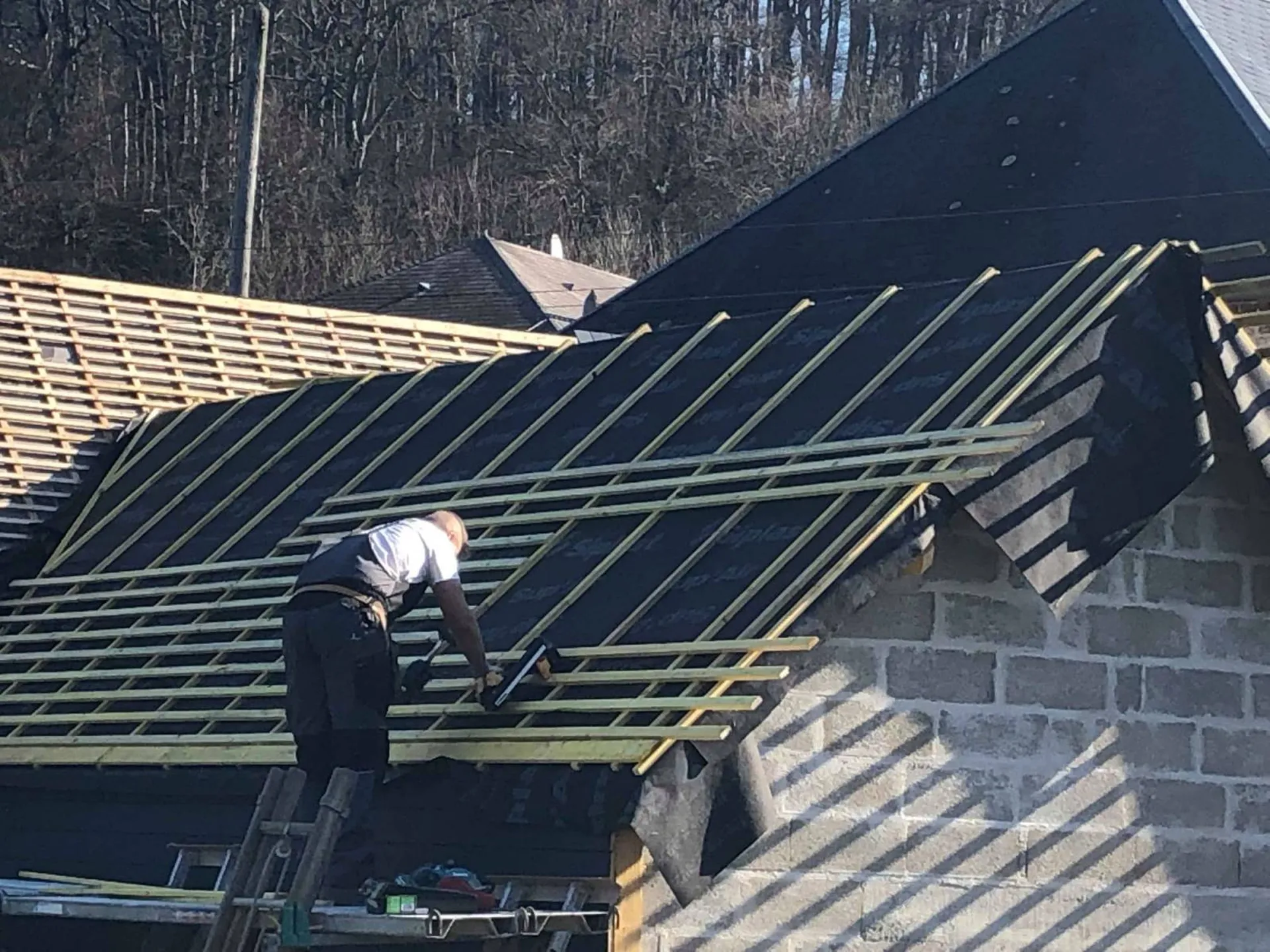 Création d'une couverture en ardoise sur une agrandissement de maison secteur Valmont proche Cany Barville