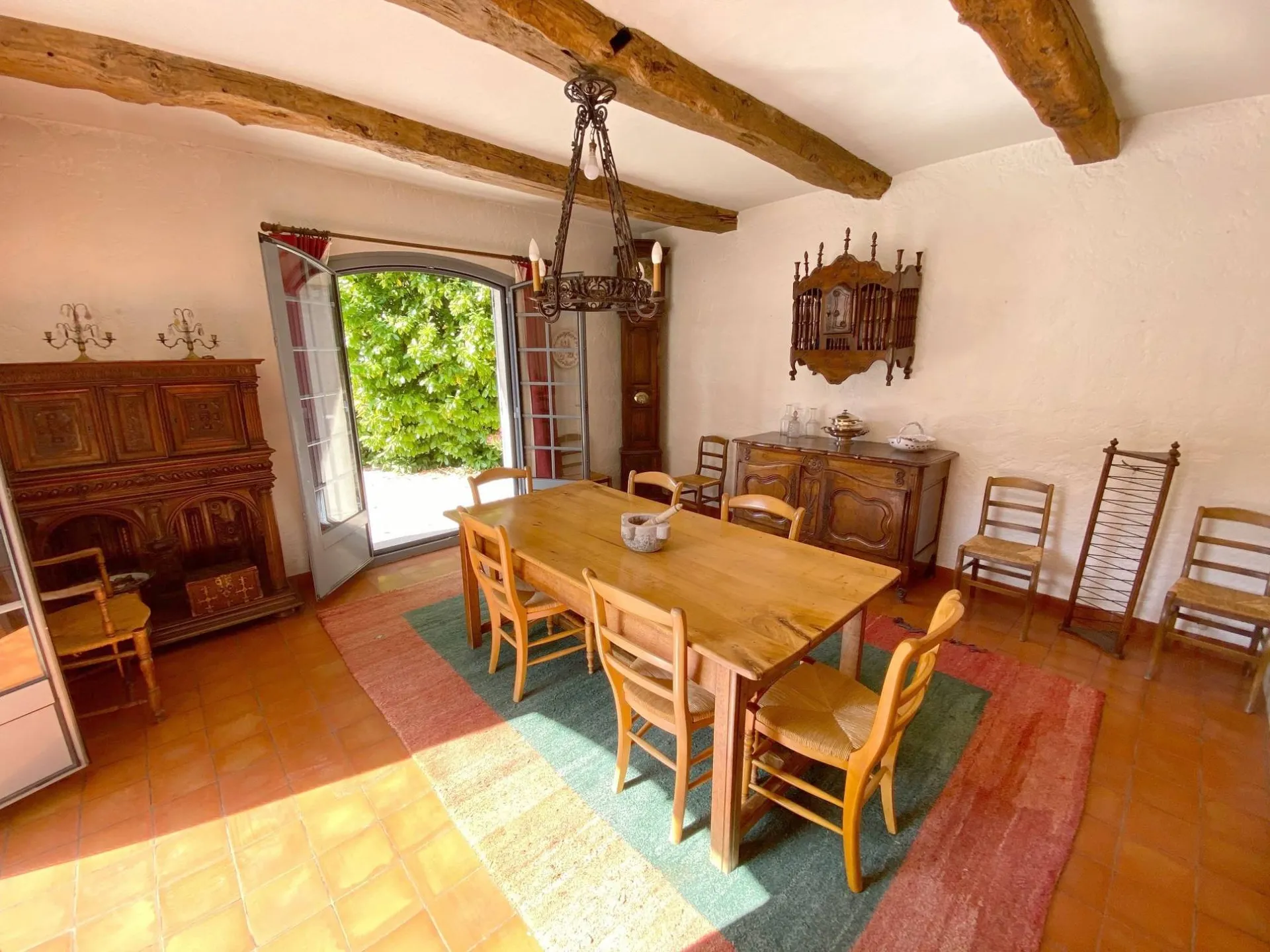 PROPRIÉTÉ  Roquefort la Bédoule avec 2 dépendances, garage double, piscine, terrain de tennis