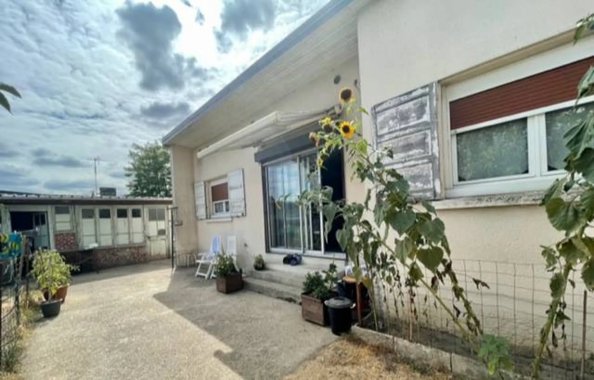 A  vendre pavillon plain-pied avec dépendance sur la commune de ST ETIENNE DU ROUVRAY 76800