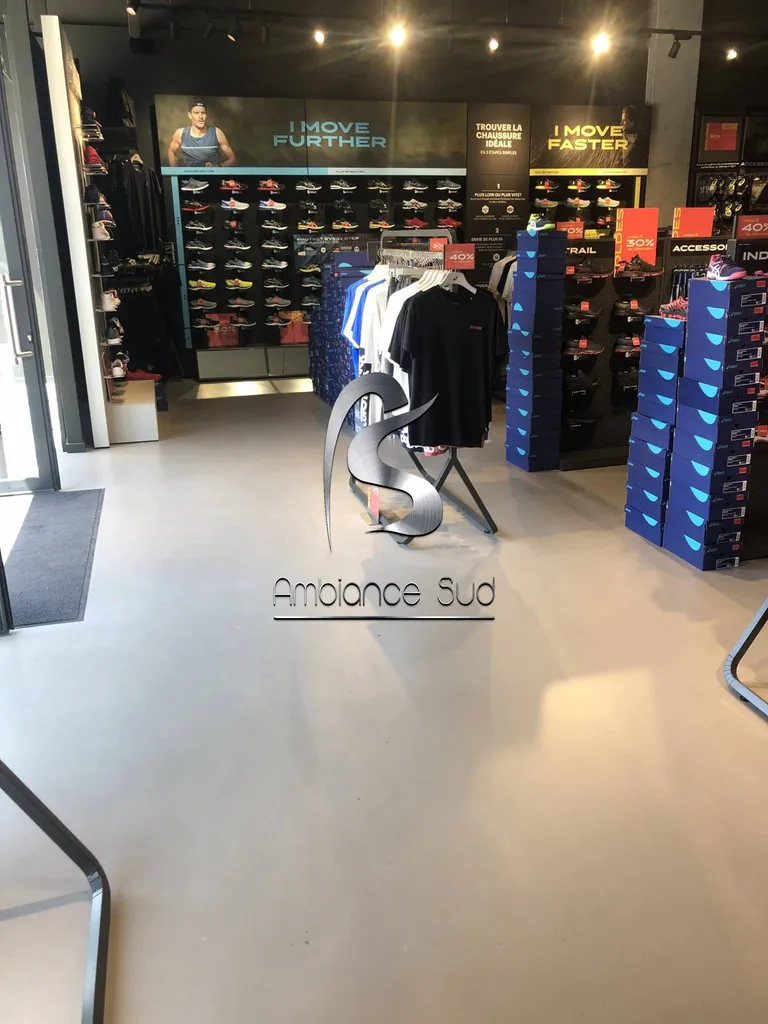 SOL DECORATIF AVEC LA CHAPE MINCE FIBRE A LA VALETTE CENTRE COMMERCIAL AVENUE 83