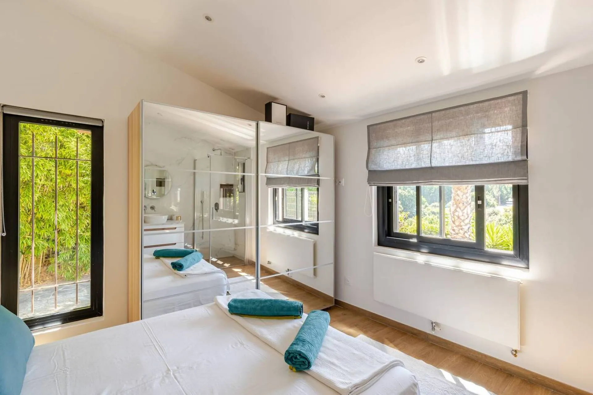 Vente maison T4 Cassis au sein d'un quartier résidentiel prisé et sécurisé avec piscine et vue dégagée