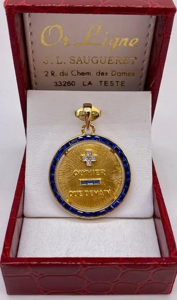 Un Joyau d'Histoire : La Médaille d'Amour Augis à La Teste chez Or Ligne