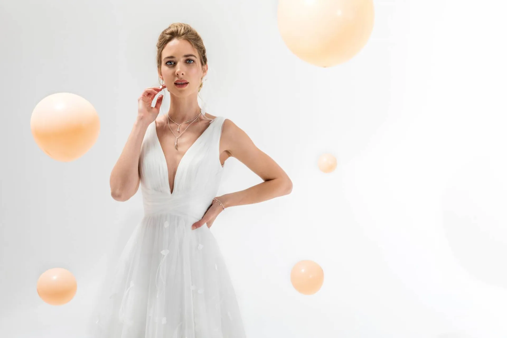 ROBE DE MARIEE FLUIDE DECOLLETE MARSEILLE