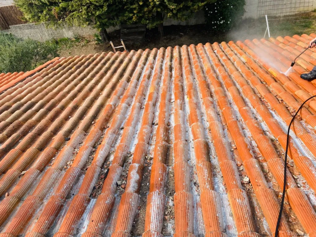 passage du produit de nettoyage tuile sur chateauneuf les martigues