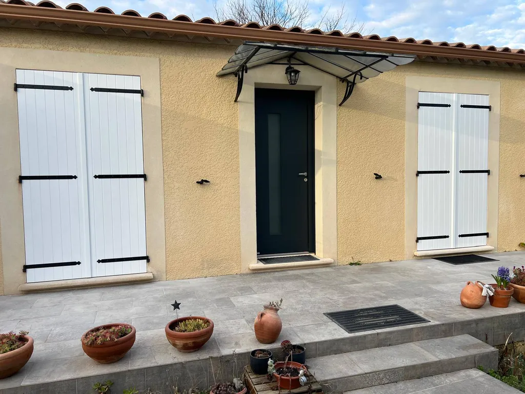 Installation de volets en composite sur mesure près de Nîmes sur la commune d'Aubord