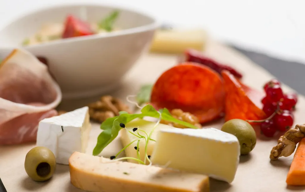 Planches tapas froides et chaudes mignardises faites maison service traiteur convivial à domicile à Labège proche de Toulouse