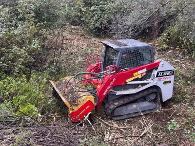 Opération de débroussaillage mécanique dans le Gard