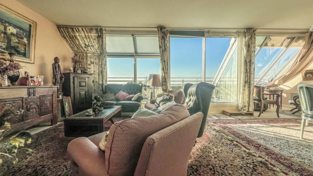 T4 de 105 m2 avec terrasse, parking couvert et cave à ROUEN