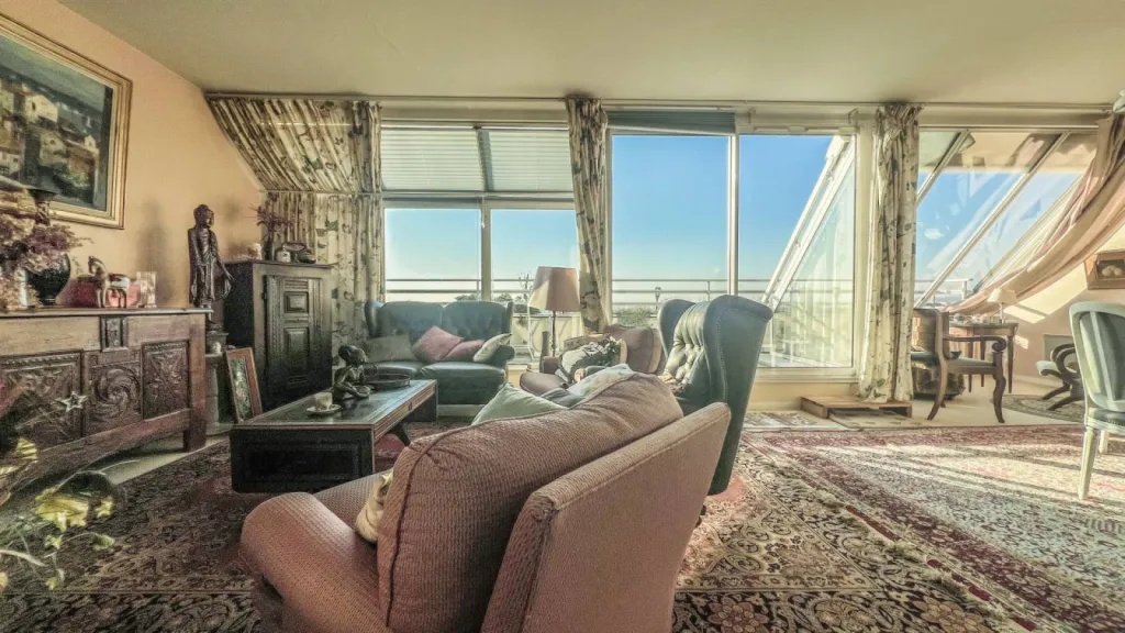 T4 de 105 m2 avec terrasse, parking couvert et cave à ROUEN